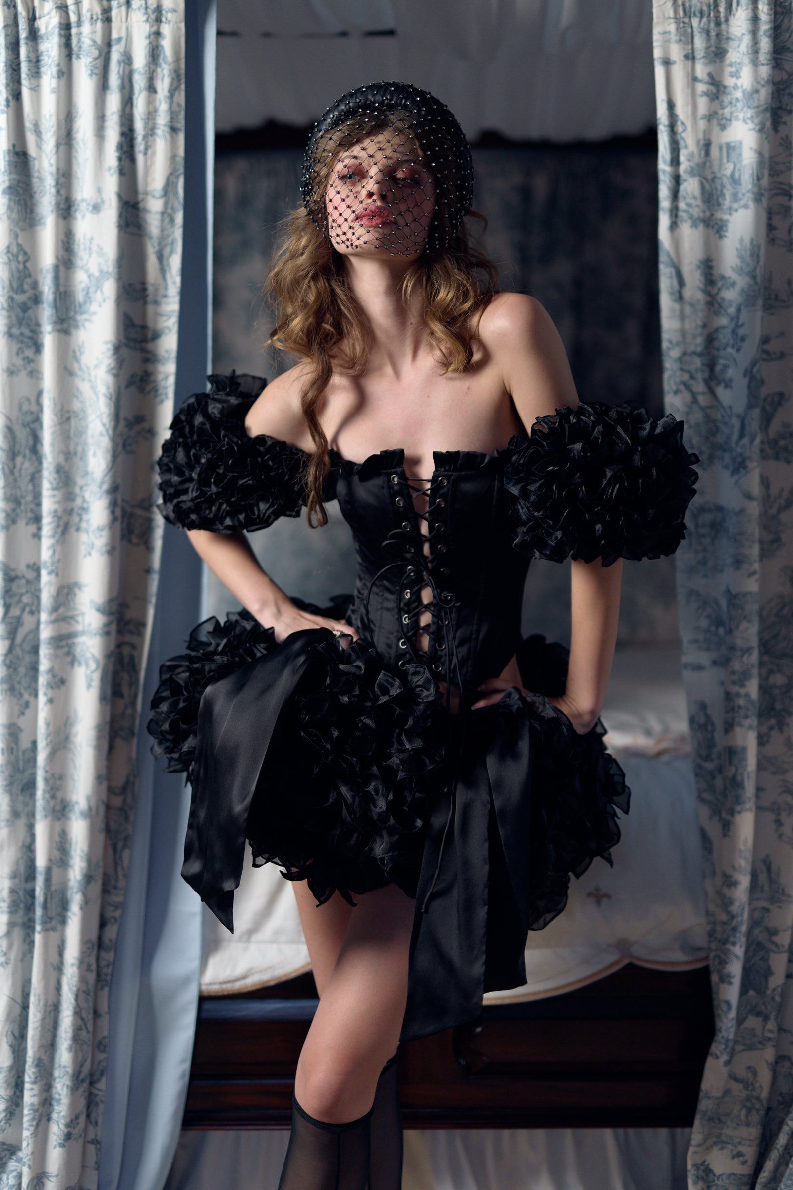 Paris Corset by The Raven – Elegant Waist Trainer
