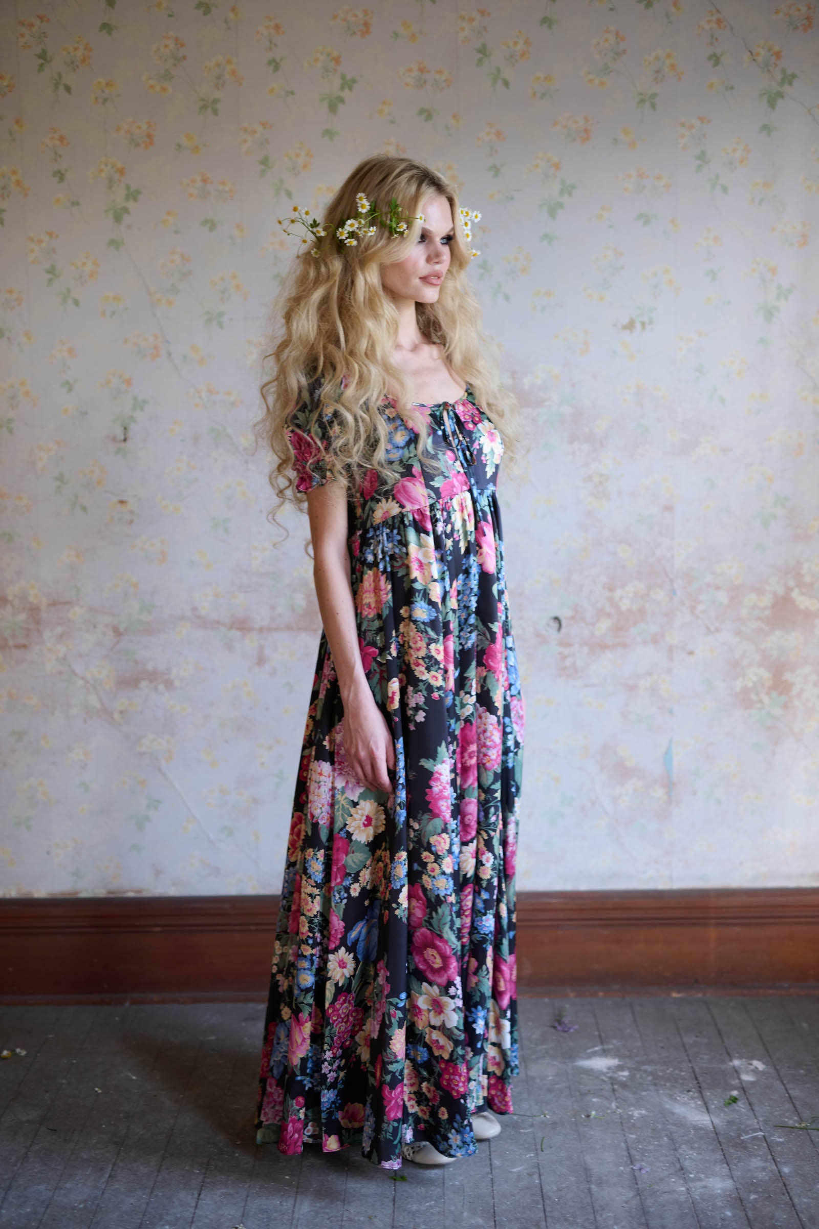 Charming Puck Dress - Stylish & Elegant