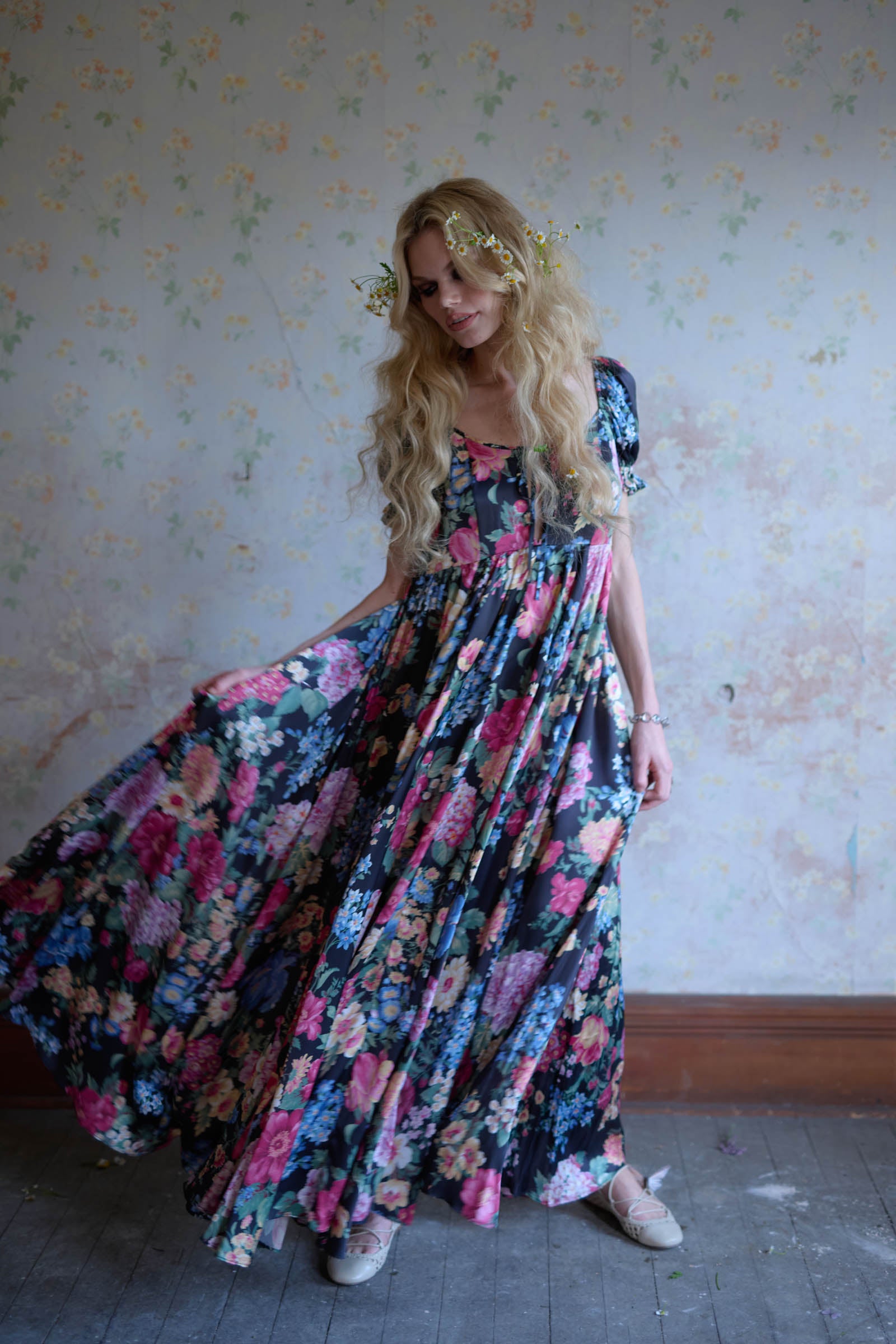 Charming Puck Dress - Stylish & Elegant